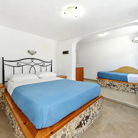 Stavros Beachfront Domes By Kottas Hotell