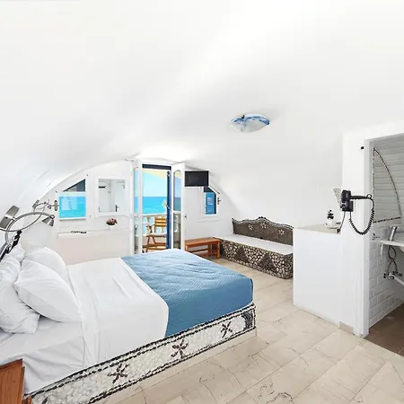 Stavros Beachfront Domes By Kottas Hotell *