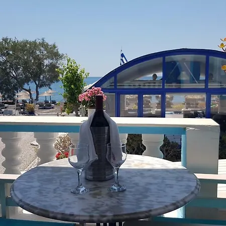 Отель Stavros Beachfront Domes By Kottas